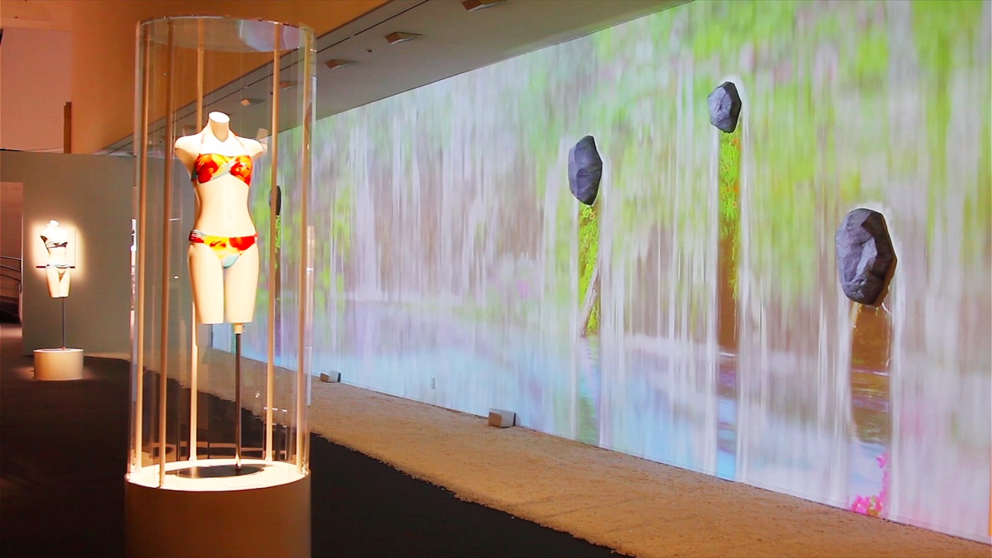 滝のインスタレーション “Interactive Waterfall”