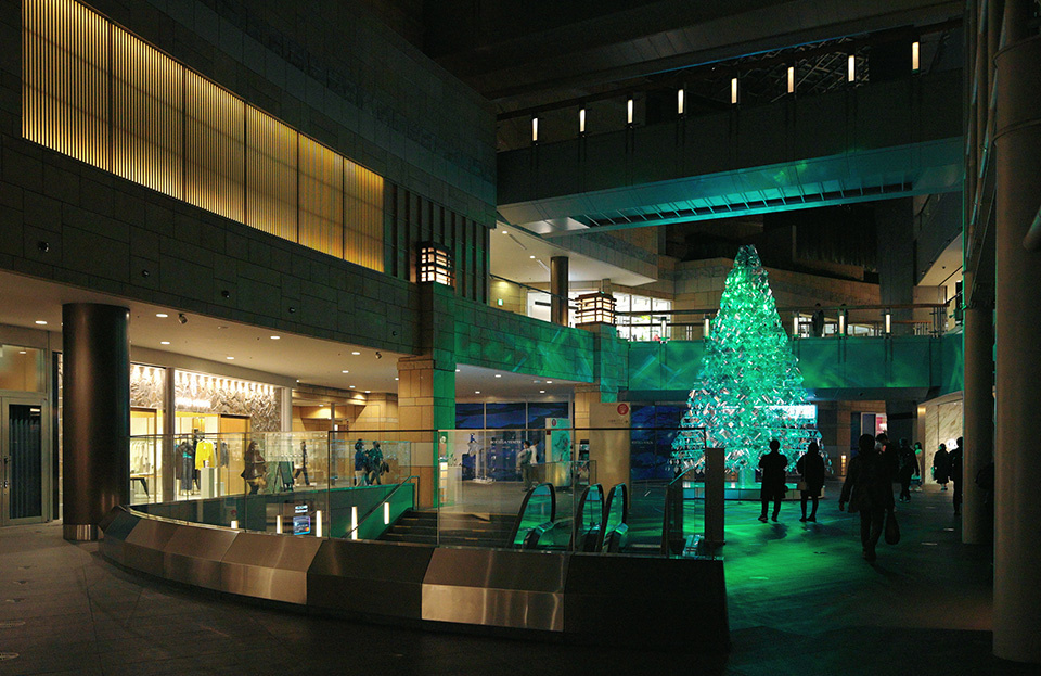 新作クリスマスインスタレーション「Reflective tree」六本木ヒルズにて展示開始